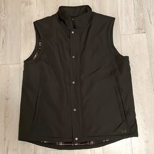 NWOT - ⭐️Black Roots Vest with Plaid Lining